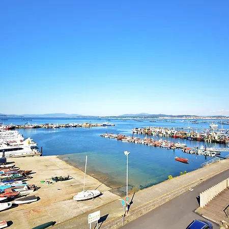 Con Terraza Frente Al Mar En *