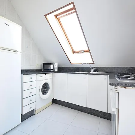 Con Terraza Frente Al Mar En *